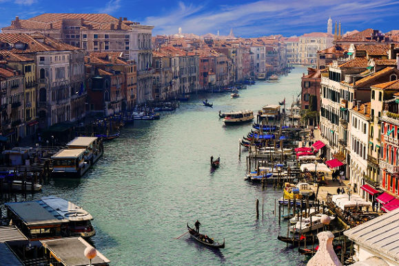 venice-canale-grande-gondolier-city